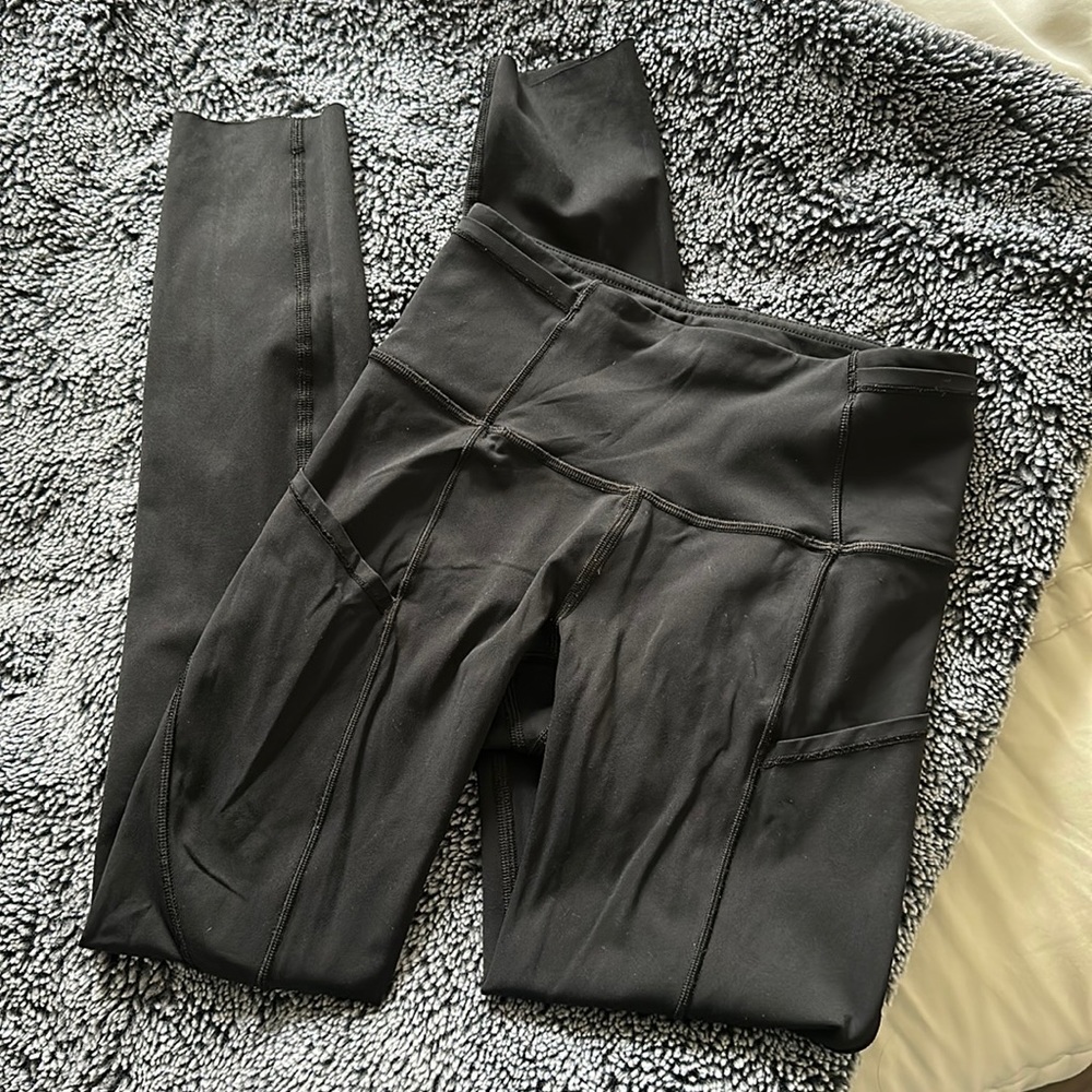black lulu leggings!